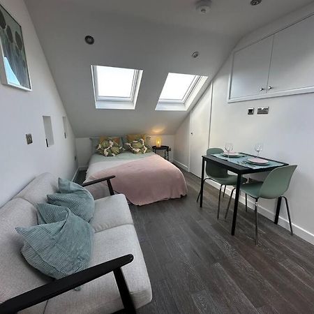 Lovely New Decor Studio - 4 The Southwell Лондон Экстерьер фото