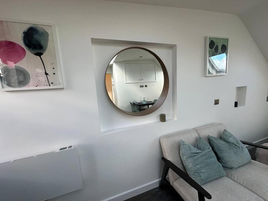 Lovely New Decor Studio - 4 The Southwell Лондон Экстерьер фото